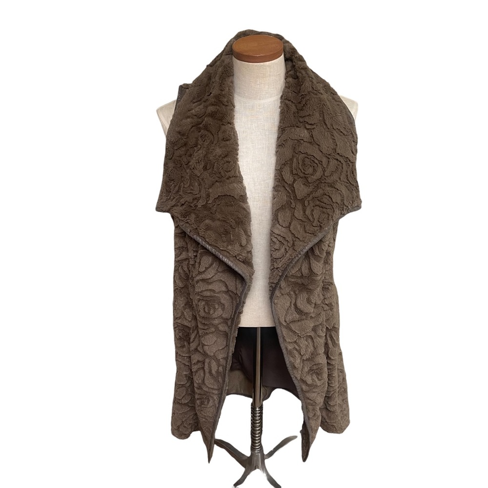Altar'd State Sleevless Long Vest